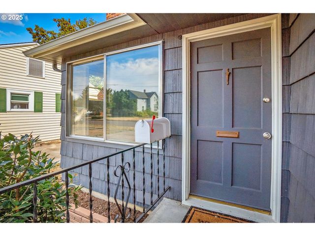 1307 E 5TH St, Newberg, OR 97132