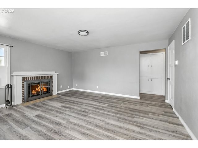 1307 E 5TH St, Newberg, OR 97132