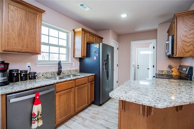 12238 Cavewood Road, Rogers, AR 72756