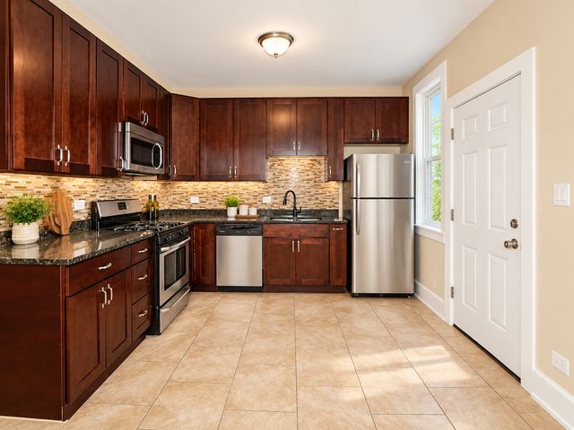 5811 S Michigan Avenue 3, Chicago, IL 60637