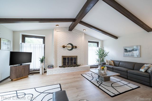2048 Connolly Drive, Troy, MI 48098