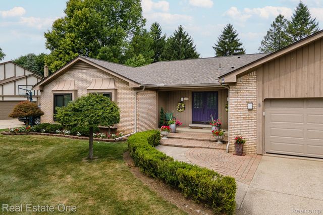2048 Connolly Drive, Troy, MI 48098