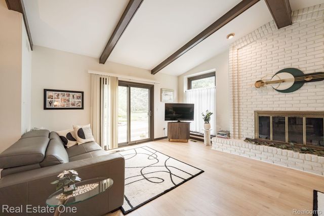 2048 Connolly Drive, Troy, MI 48098