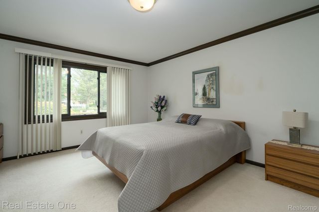 2048 Connolly Drive, Troy, MI 48098