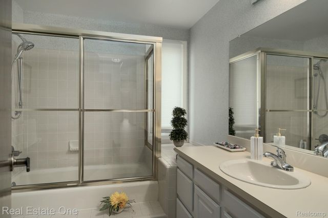 2048 Connolly Drive, Troy, MI 48098