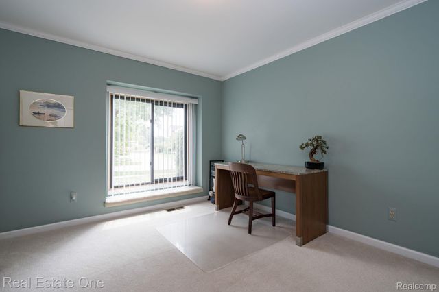 2048 Connolly Drive, Troy, MI 48098
