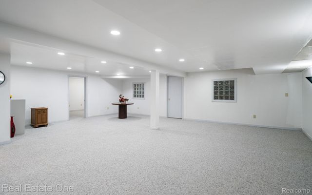 2048 Connolly Drive, Troy, MI 48098