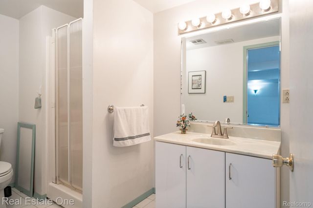 2048 Connolly Drive, Troy, MI 48098