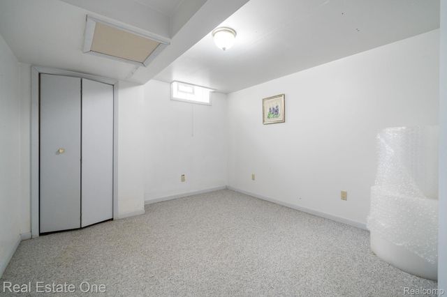 2048 Connolly Drive, Troy, MI 48098