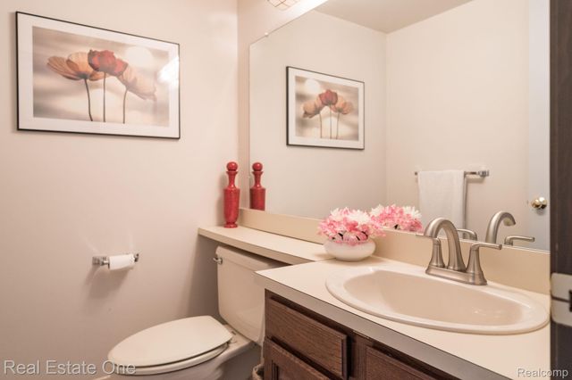 2048 Connolly Drive, Troy, MI 48098