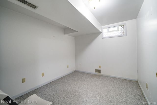 2048 Connolly Drive, Troy, MI 48098