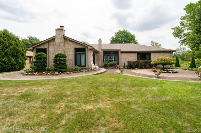 2048 Connolly Drive, Troy, MI 48098