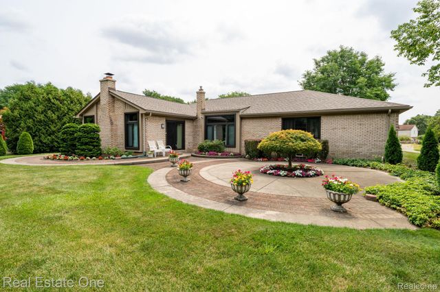 2048 Connolly Drive, Troy, MI 48098