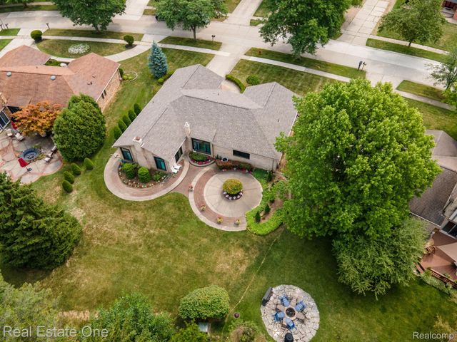 2048 Connolly Drive, Troy, MI 48098