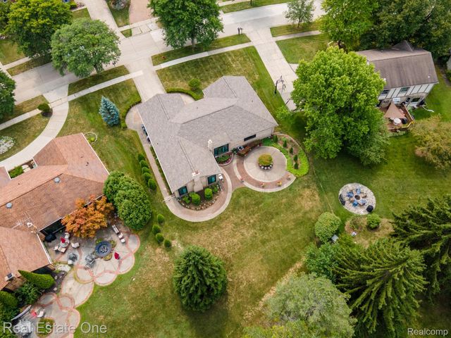 2048 Connolly Drive, Troy, MI 48098