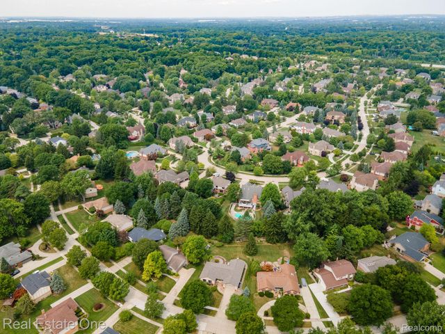 2048 Connolly Drive, Troy, MI 48098