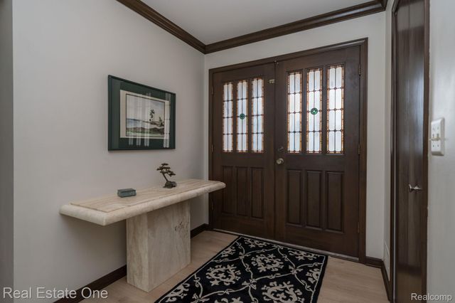 2048 Connolly Drive, Troy, MI 48098