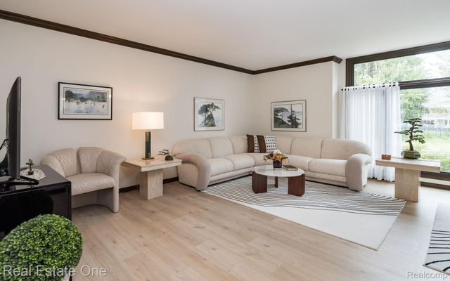 2048 Connolly Drive, Troy, MI 48098