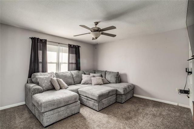 902 LEY Circle, Excelsior Springs, MO 64024