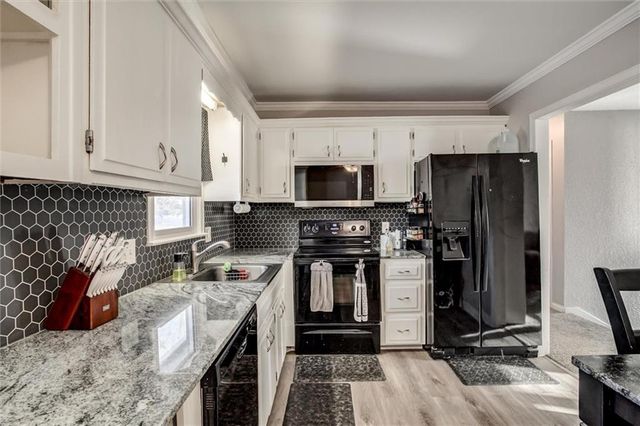 902 LEY Circle, Excelsior Springs, MO 64024