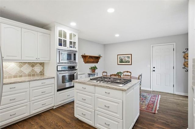 7930 Bristol Court, Prairie Village, KS 66208