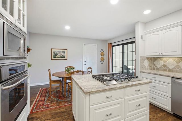 7930 Bristol Court, Prairie Village, KS 66208