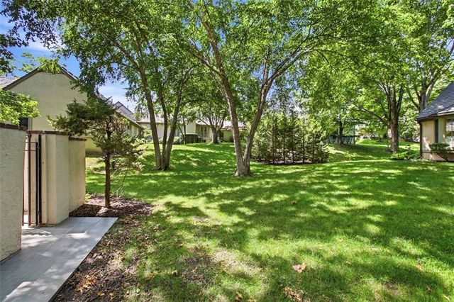 7930 Bristol Court, Prairie Village, KS 66208