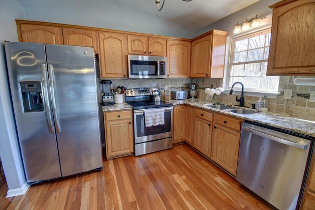 1367 Virginia Woods DR, Moneta, VA 24121