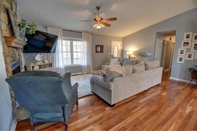 1367 Virginia Woods DR, Moneta, VA 24121