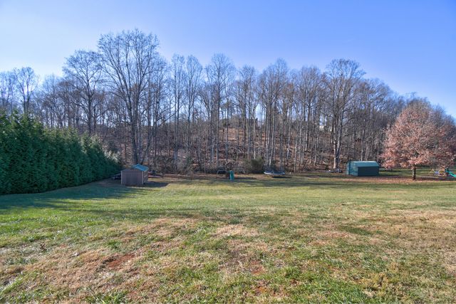 1367 Virginia Woods DR, Moneta, VA 24121
