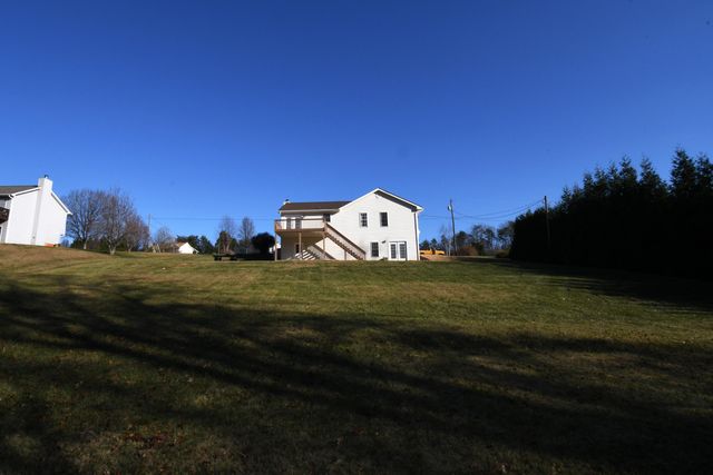 1367 Virginia Woods DR, Moneta, VA 24121