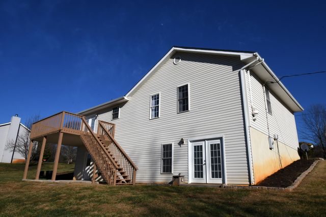 1367 Virginia Woods DR, Moneta, VA 24121