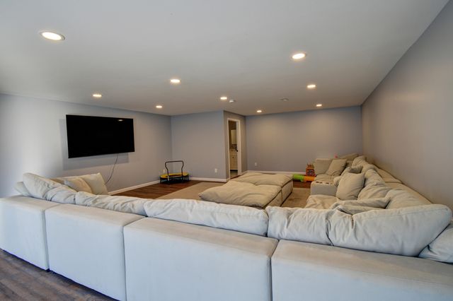 1367 Virginia Woods DR, Moneta, VA 24121