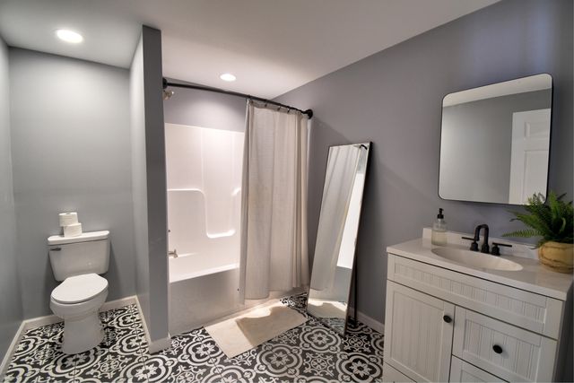 1367 Virginia Woods DR, Moneta, VA 24121