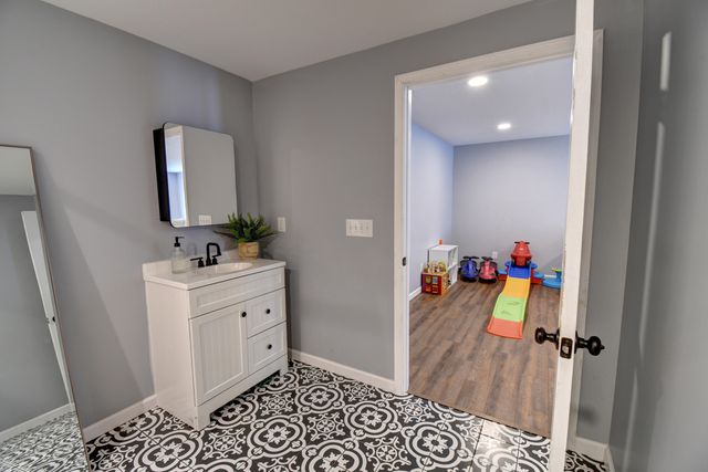 1367 Virginia Woods DR, Moneta, VA 24121