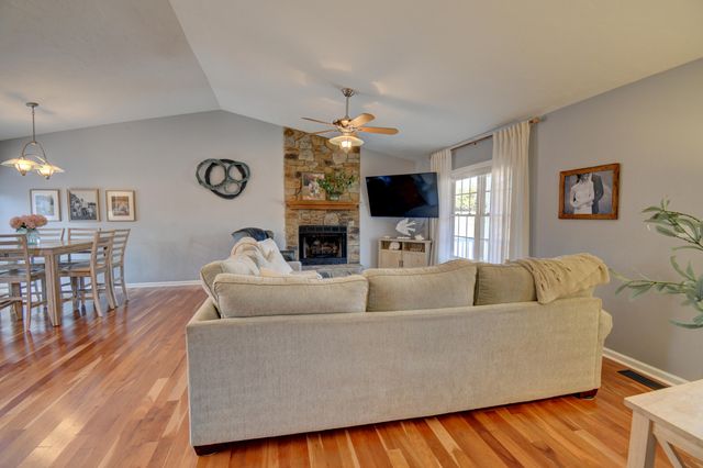 1367 Virginia Woods DR, Moneta, VA 24121