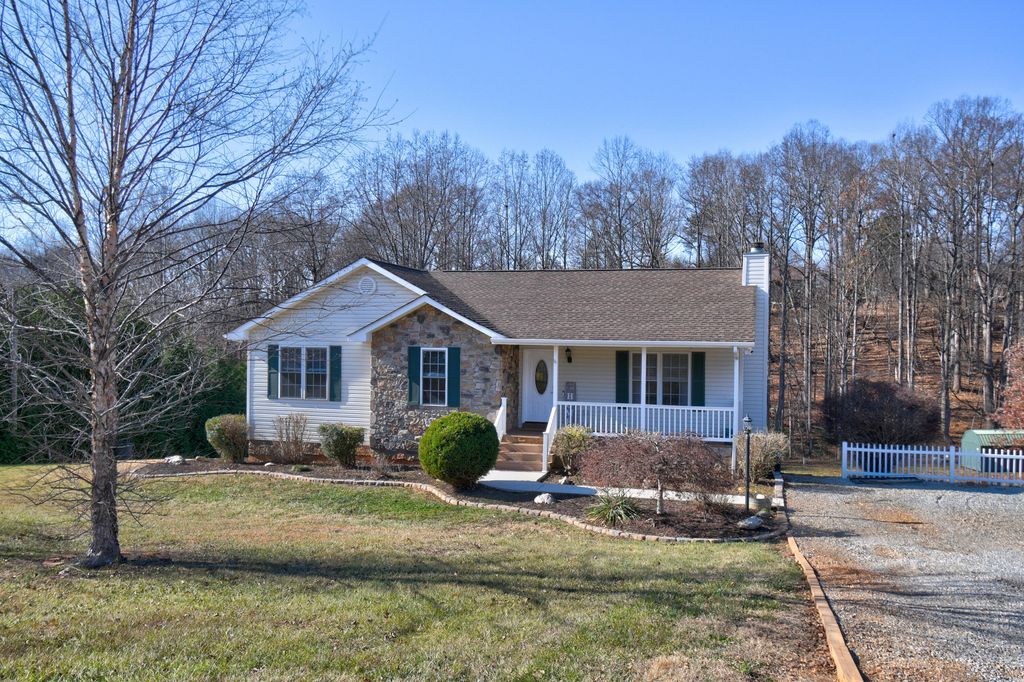 1367 Virginia Woods DR, Moneta, VA 24121