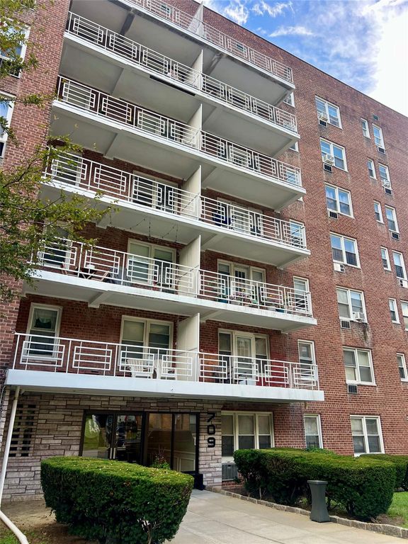 709 Warburton Avenue 7H, Yonkers, NY 10701