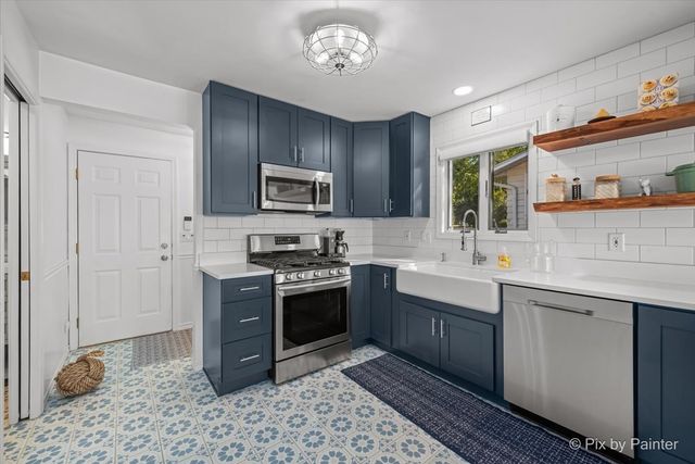 1293 Lake Holiday Drive, Lake Holiday, IL 60548