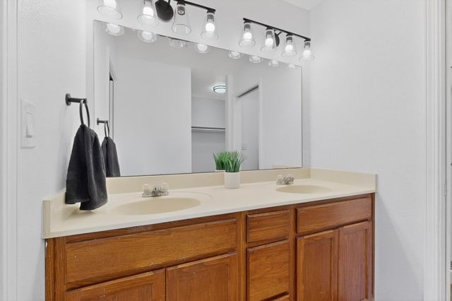 5020 Sala De Tomas Drive NW, Albuquerque, NM 87120