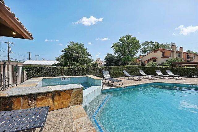 5757 E University Boulevard 22B, Dallas, TX 75206