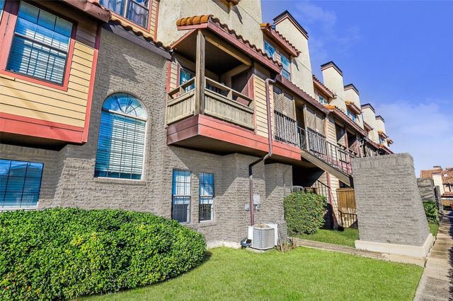5757 E University Boulevard 22B, Dallas, TX 75206