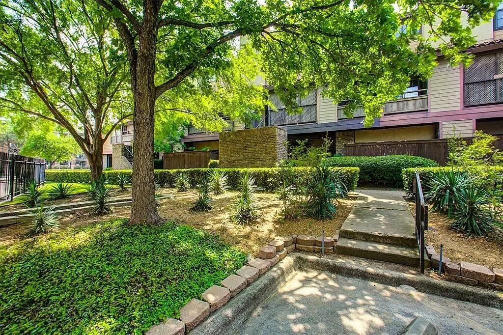 5757 E University Boulevard 22B, Dallas, TX 75206
