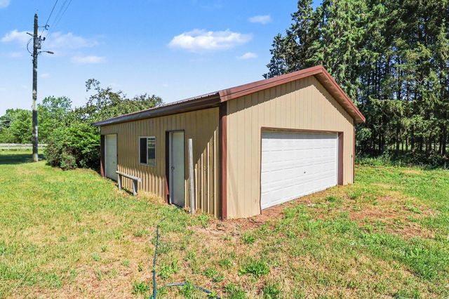 6520 W Johnson Road, Shelby, MI 49455
