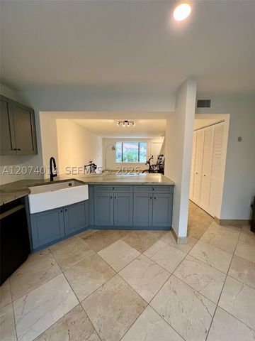 7803 SW 102nd Ln, Miami, FL 33156