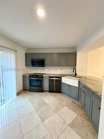 7803 SW 102nd Ln, Miami, FL 33156