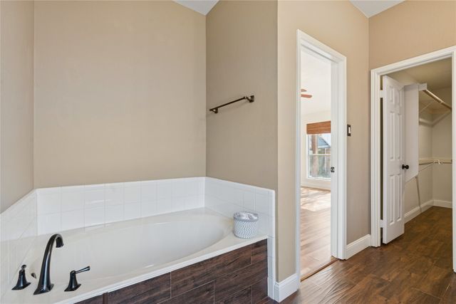 342 Stately Oak Lane, Lake Dallas, TX 75065