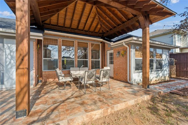 342 Stately Oak Lane, Lake Dallas, TX 75065