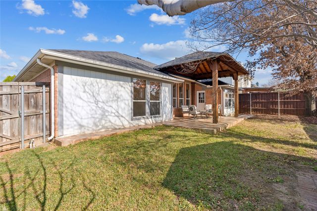 342 Stately Oak Lane, Lake Dallas, TX 75065