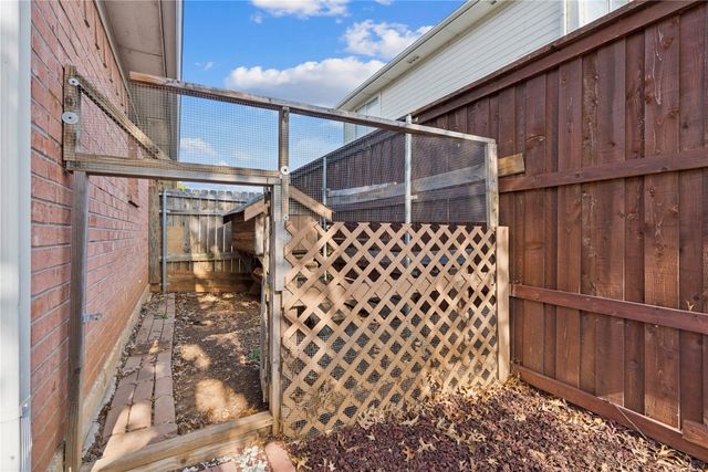 342 Stately Oak Lane, Lake Dallas, TX 75065